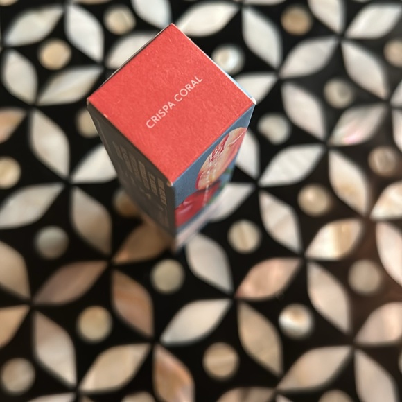 Bloomeffects Tulip Tint “Crispa Coral” Lip and Cheek Balm - Picture 2 of 2